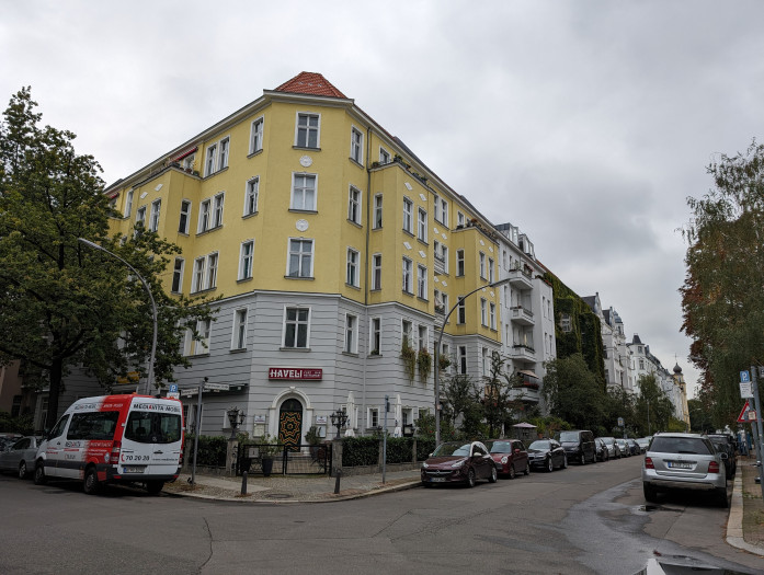 Die Hauptkamera des Pixel 8 Pro macht gewohnt ausgeglichene Bilder. (Bild: Tobias Költzsch/Golem.de)